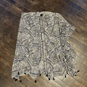 NWT Avenue Shawl Wrap Sheet With Tassels Brown And Black Hawaiian Print OS